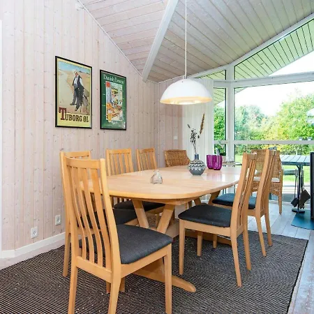 Three-bedroom In Glesborg 28 Fjellerup Strand