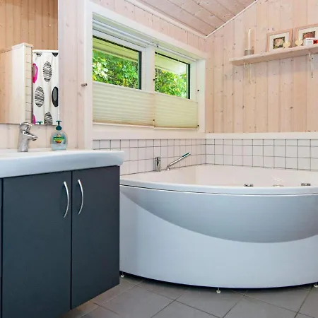 Three-bedroom In Glesborg 28 Holiday home Fjellerup Strand