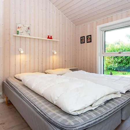 Three-bedroom In Glesborg 28 *